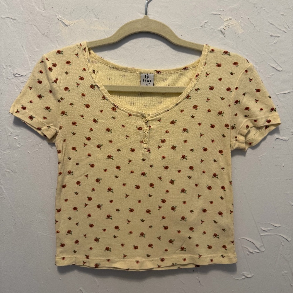 Zine yellow floral cotton top 🌺